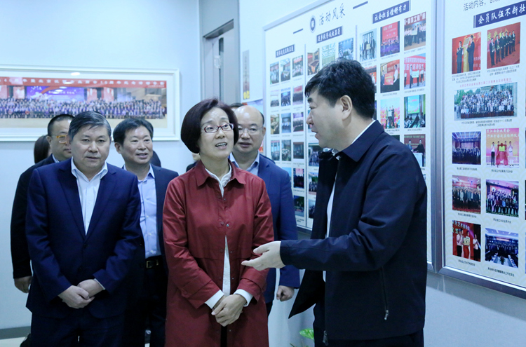 08-江西省委常委、副省長(zhǎng)吳忠瓊調(diào)研北京江西企業(yè)商會(huì).JPG