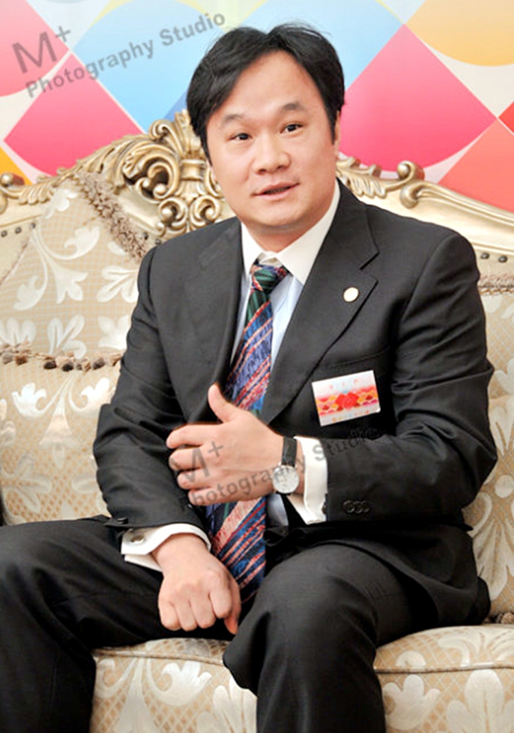 18易斌  執(zhí)行會長  江西省政協(xié)常委，北京創(chuàng)盈科技產(chǎn)業(yè)集團(tuán)董事長.jpg
