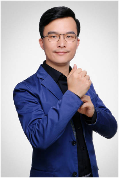 99夏聰  副會(huì)長(zhǎng)  夏里巴人（北京）文化科技有限公司董事長(zhǎng).jpg